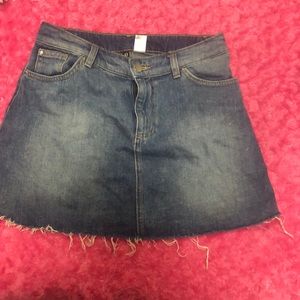 An blue jean skirt